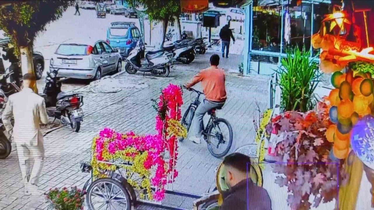 HIRSIZLIK ANLARI KAMERAYA YANSIDI