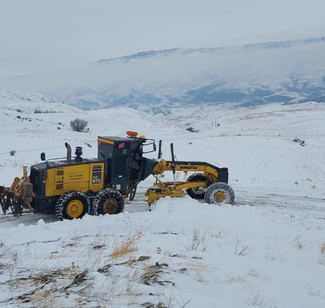 IĞDIR’DA KAPALI KÖY YOLLARINDA ÇALIŞMALAR SÜRÜYOR