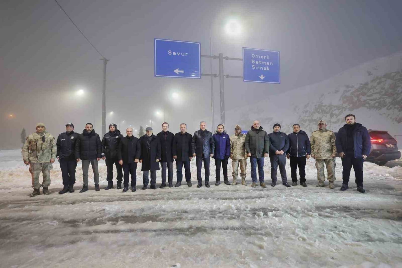 İNCELEMELERDE VALİ AKKOYUN’A; ÖMERLİ KAYMAKAMI FURKAN ÇAKIR, YEŞİLLİ KAYMAKAMI MEHMET SADIK KILIÇ...