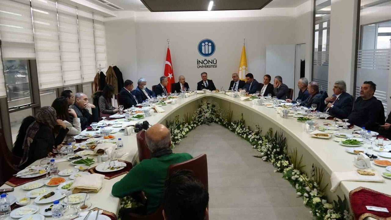 İNÖNÜ ÜNİVERSİTESİ REKTÖRÜ PROF. DR. NUSRET AKPOLAT, 10 OCAK ÇALIŞAN GAZETECİLER GÜNÜ ÇERÇEVESİNDE...