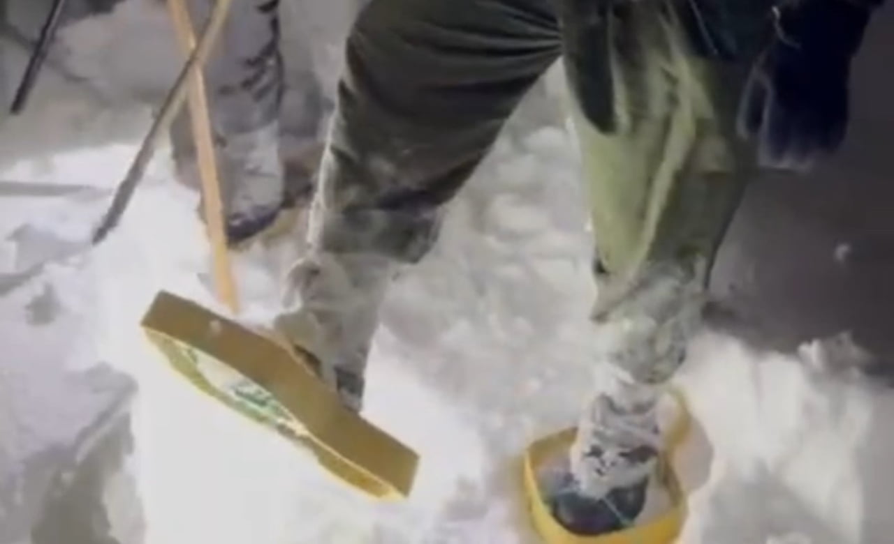 İŞ MAKİNESİNİN ÇALIŞMASI İÇİN KRİTİK ÖNEME SAHİP OLAN VE ANKARA'DAN BİN BİR GÜÇLÜKLE TEMİN EDİLEN...