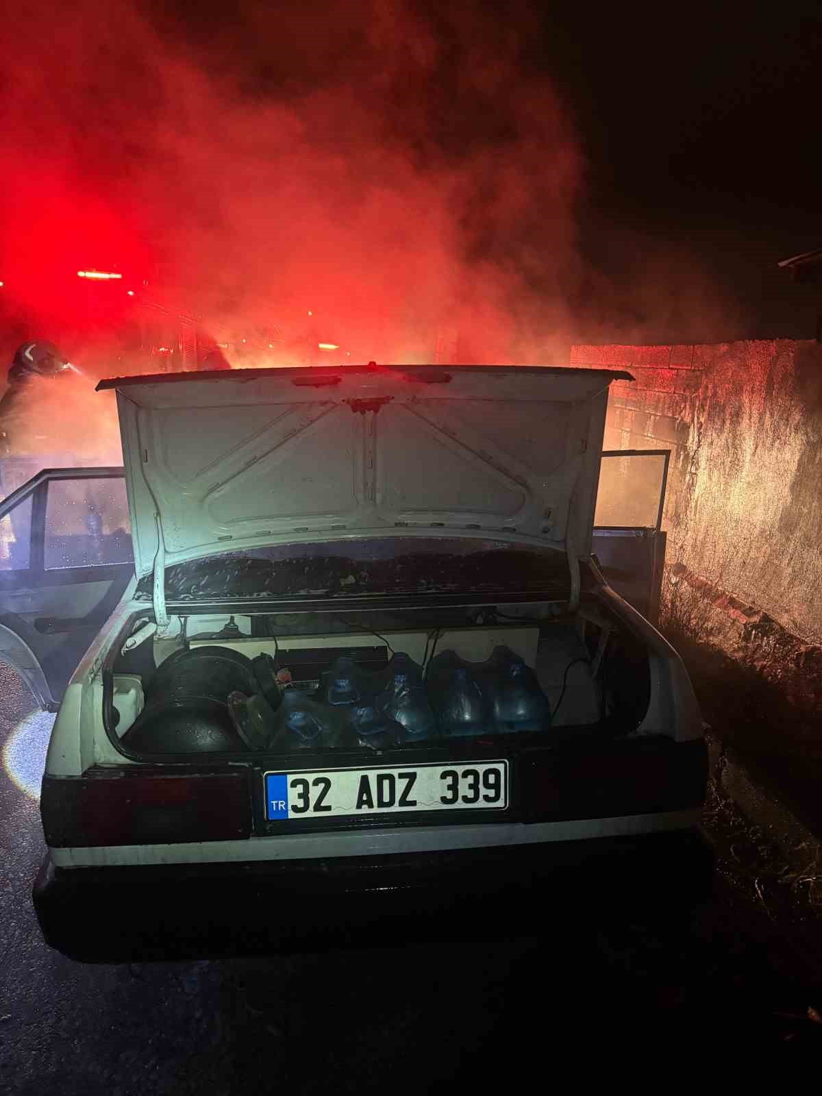 ISPARTA’DA MOTOR KISMINDAN ALEV ALAN TOFAŞ MARKA OTOMOBİL İTFAİYE EKİPLERİ TARAFINDAN SÖNDÜRÜLDÜ....