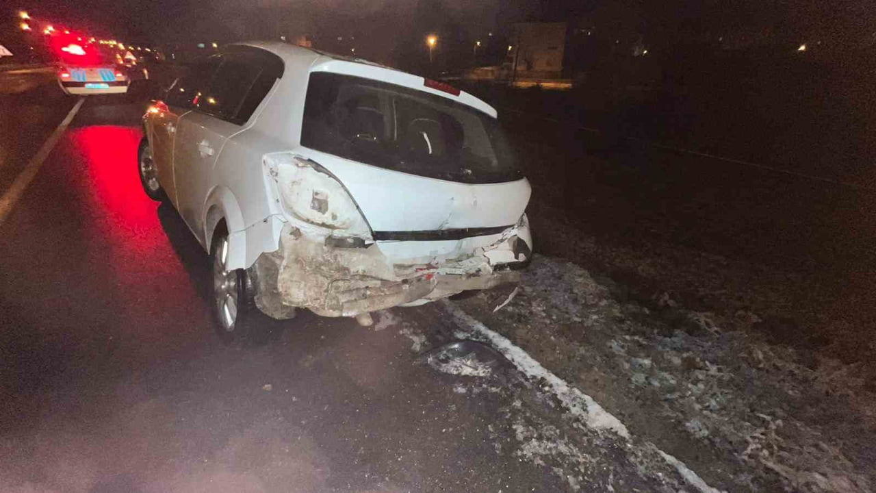 ISPARTA’NIN ŞARKİKARAAĞAÇ İLÇESİNDE İKİ OTOMOBİLİN ÇARPMASI SONUCU MEYDANA GELEN KAZADA 3 KİŞİ...