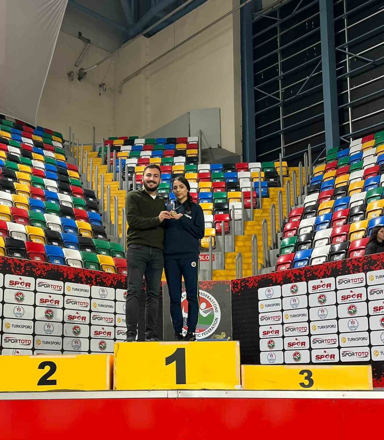 İSTANBUL'DA DÜZENLENEN U-20 TÜRKİYE SALON ATLETİZM ŞAMPİYONASI'NDA MÜCADELE EDEN SUDE NAZ BAYAR...