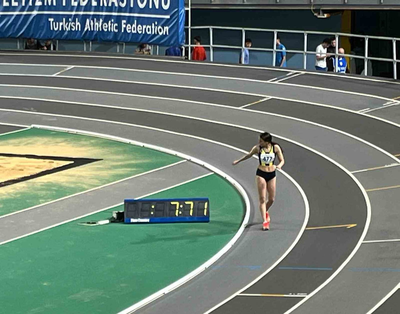 İSTANBUL'DA DÜZENLENEN U-20 TÜRKİYE SALON ATLETİZM ŞAMPİYONASI'NDA MÜCADELE EDEN SUDE NAZ BAYAR...