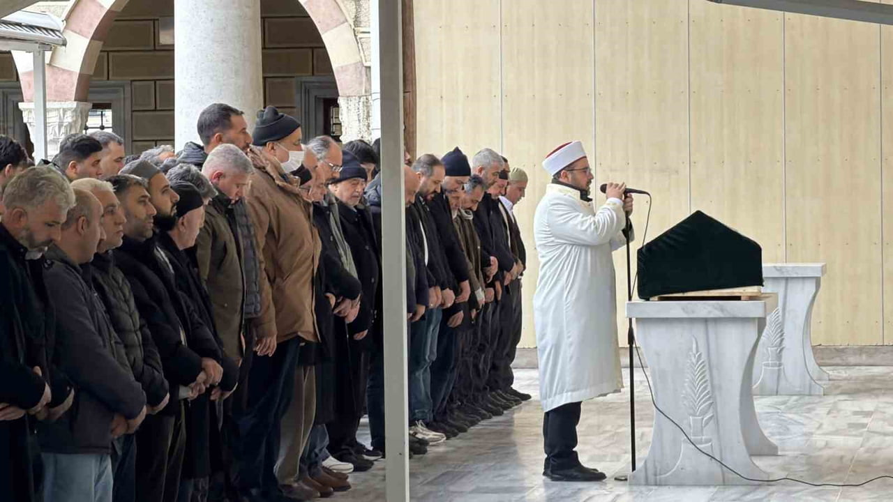 İSTANBUL ARNAVUTKÖY’DE CAMİ AVLUSUNDA UĞRADIĞI SİLAHLI SALDIRI SONUCU YAŞAMINI YİTİREN 60...