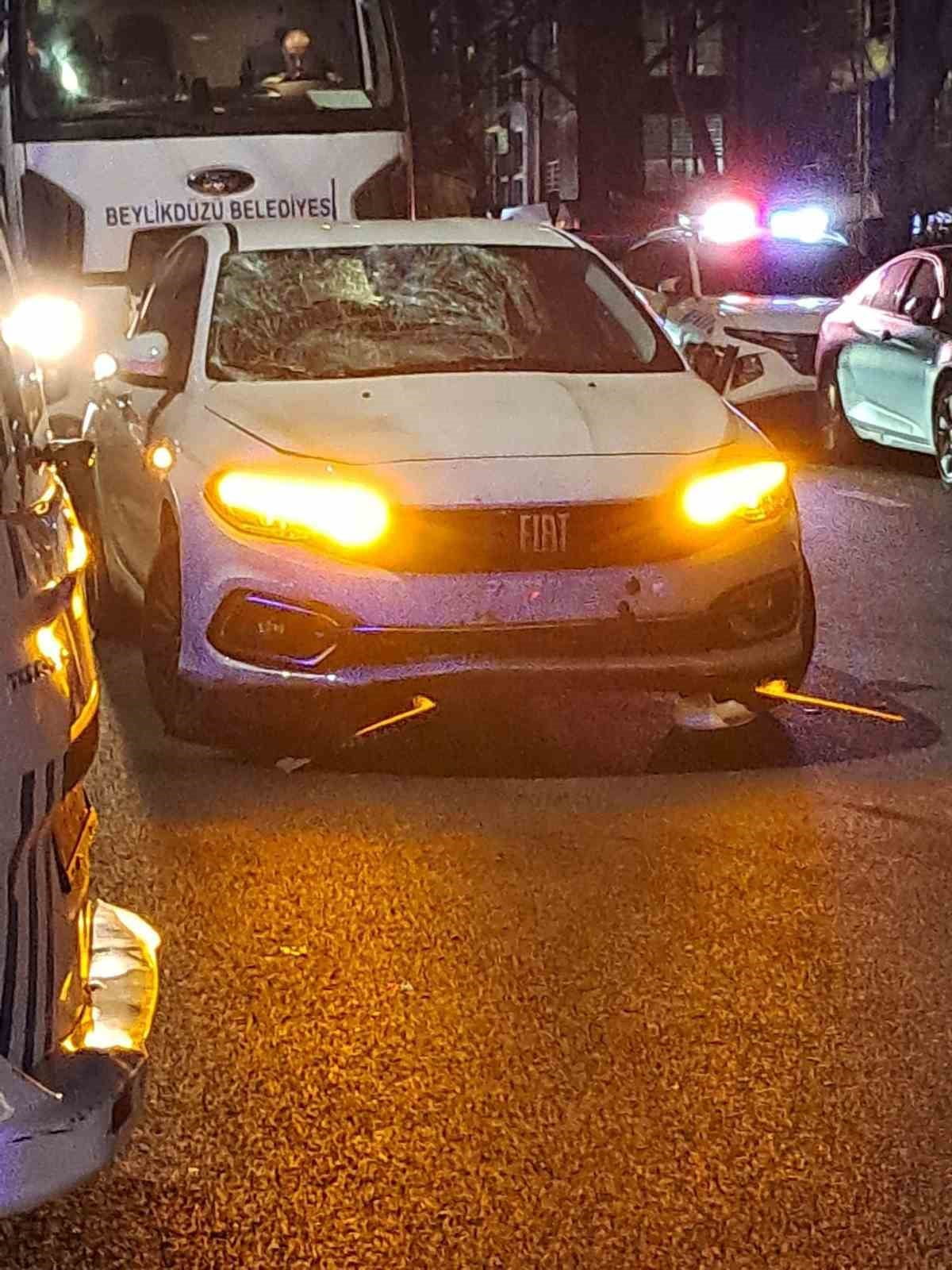 İSTANBUL BEYLİKDÜZÜ’NDE BİR ARAÇ SÜRÜCÜSÜ, SCOOTERLİ ÇOCUĞA ÇARPINCA ORTALIK SAVAŞ ALANINA DÖNDÜ....