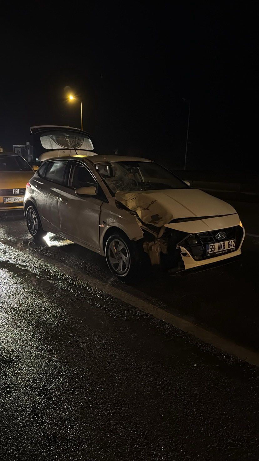 İSTANBUL BÜYÜKÇEKMECE'DE ÜST GEÇİT KULLANMADAN KARŞIDAN KARŞIYA GEÇEN 45 YAŞINDAKİ ADAM, ARACIN...