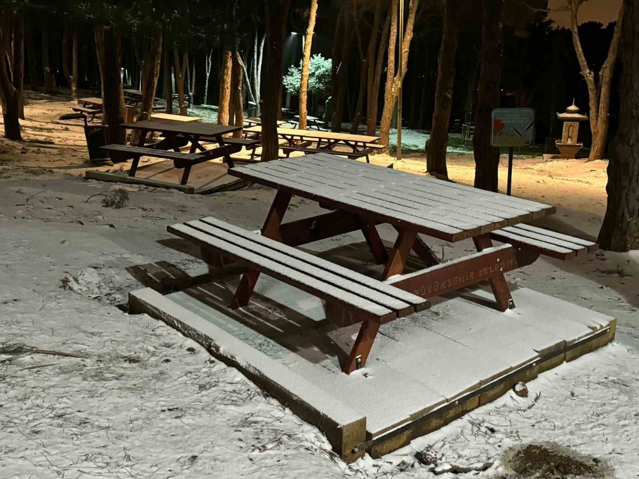 İSTANBUL’DA BEYAZ ÖRTÜ: ÇAMLICA TEPESİ BEYAZA BÜRÜNDÜ