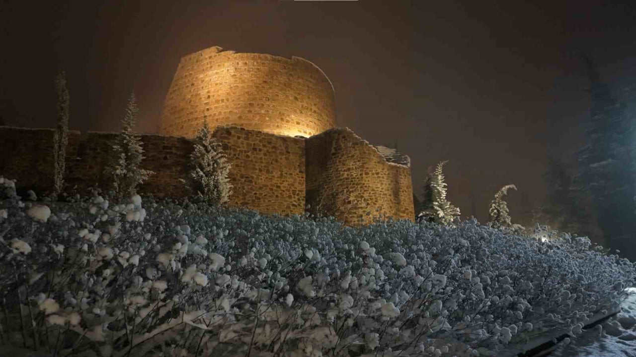 İSTANBUL’DA ETKİLİ OLAN KAR YAĞIŞI, ANADOLU YAKASI’NIN YÜKSEK KESİMLERİNDE VE ÖZELLİKLE...