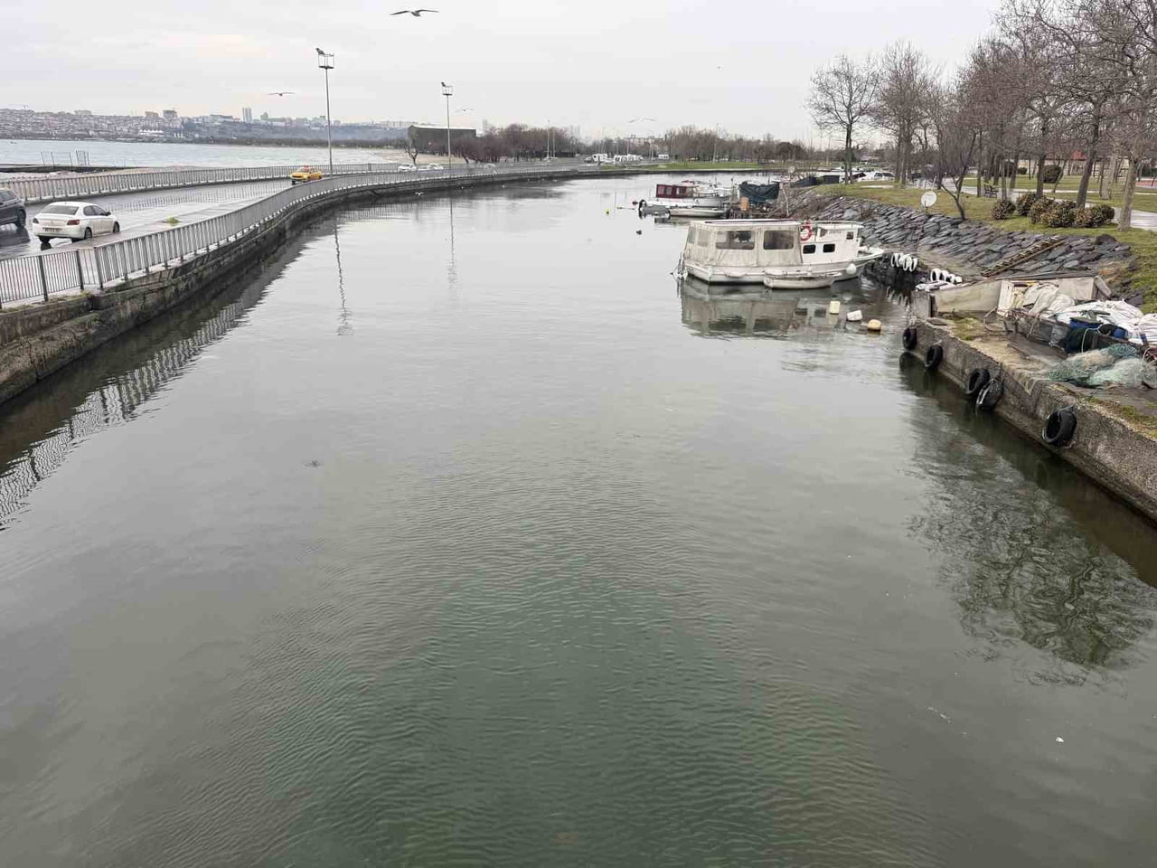 İSTANBUL KÜÇÜKÇEKMECE MENEKŞE’DE BULUNAN GÖL İLE DENİZİN KESİŞTİĞİ NOKTADA TEDBİR ALINMAMASI...