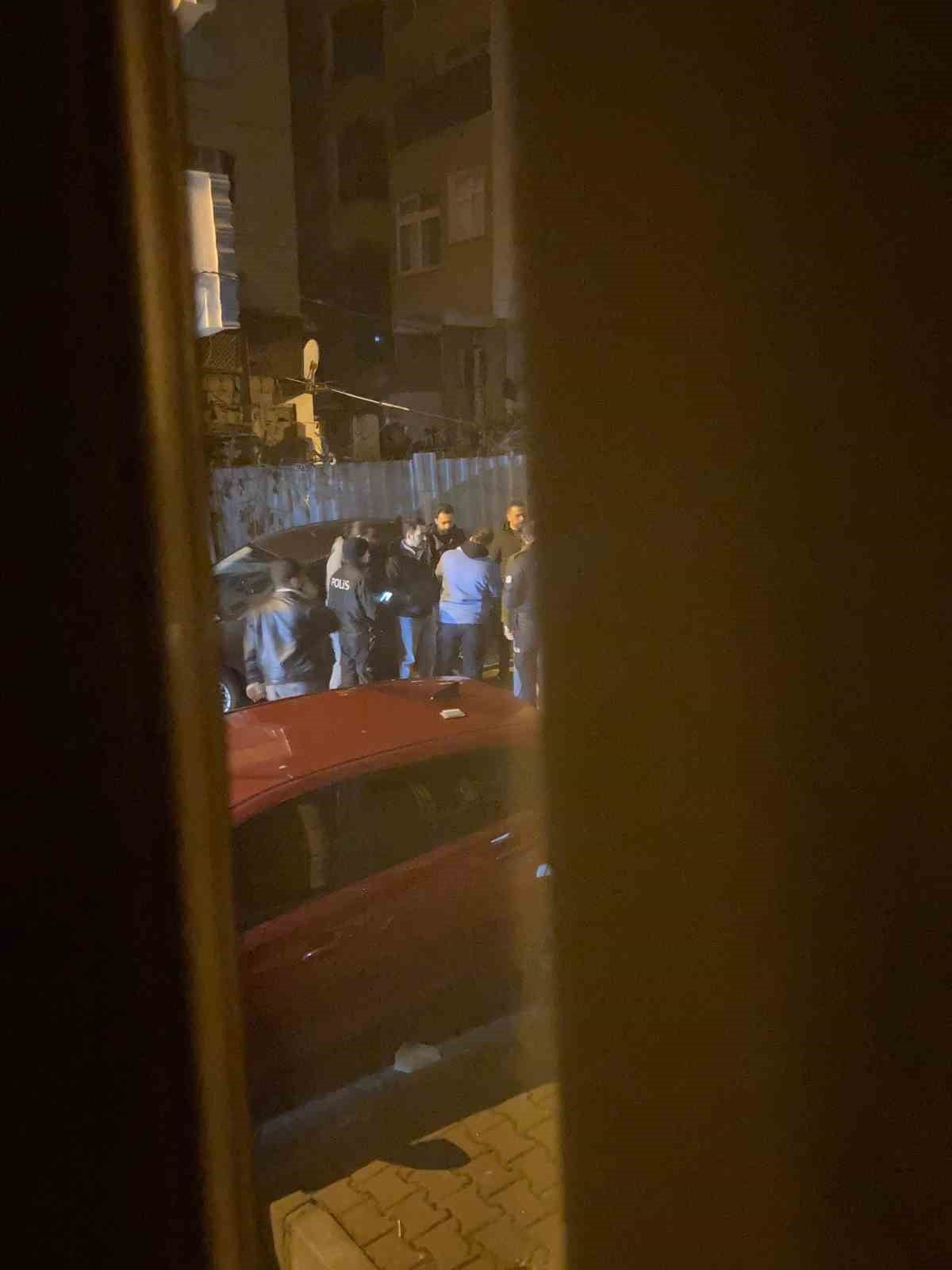 İSTANBUL’UN ARNAVUTKÖY İLÇESİNDE BİR OTOMOBİLDE BULUNAN ERKEK CESEDİNİN ARKASINDA FİLM SAHNELERİNİ...