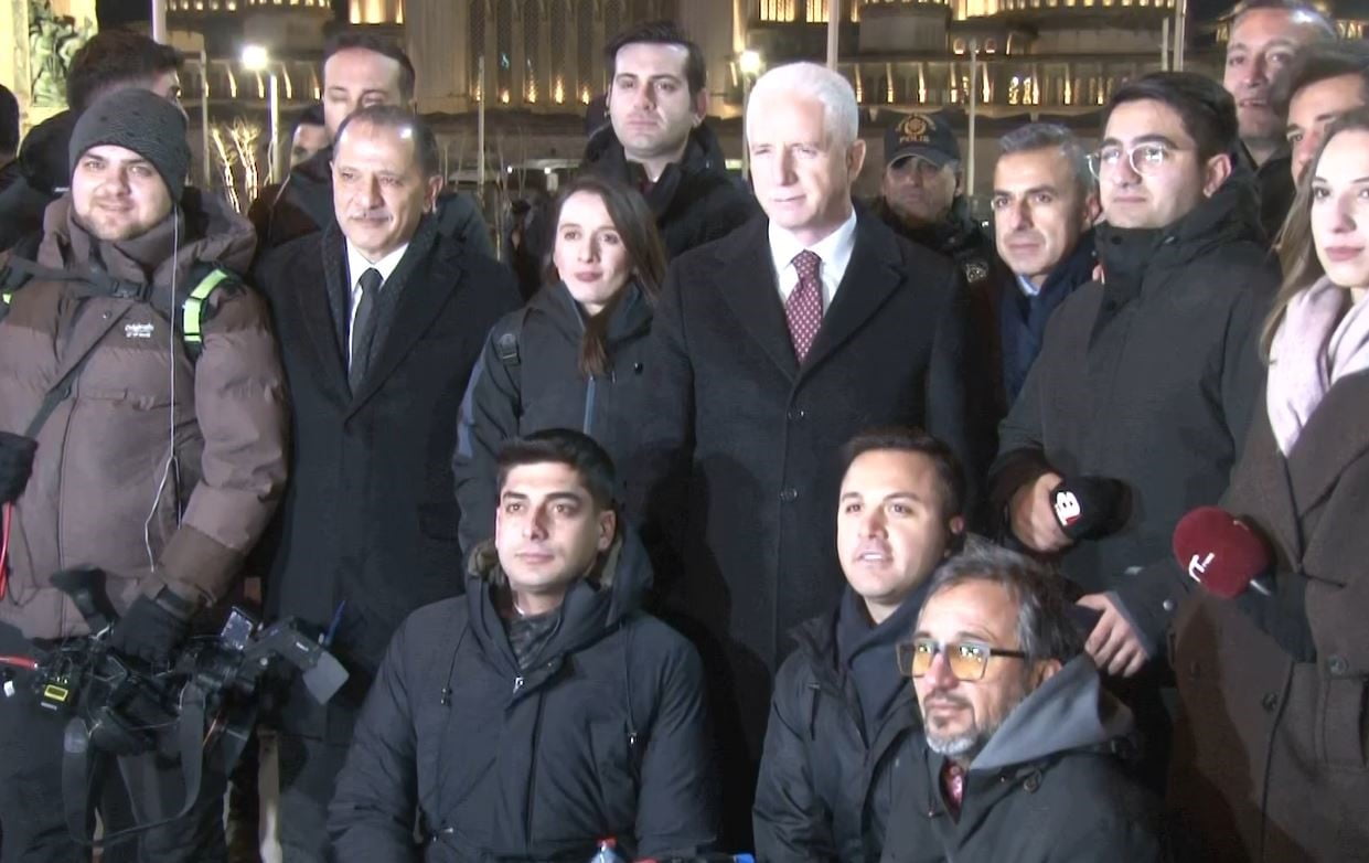 İSTANBUL VALİSİ GÜL VE İL EMNİYET MÜDÜRÜ YILDIZ, TAKSİM'DE DENETİM NOKTASINI ZİYARET...