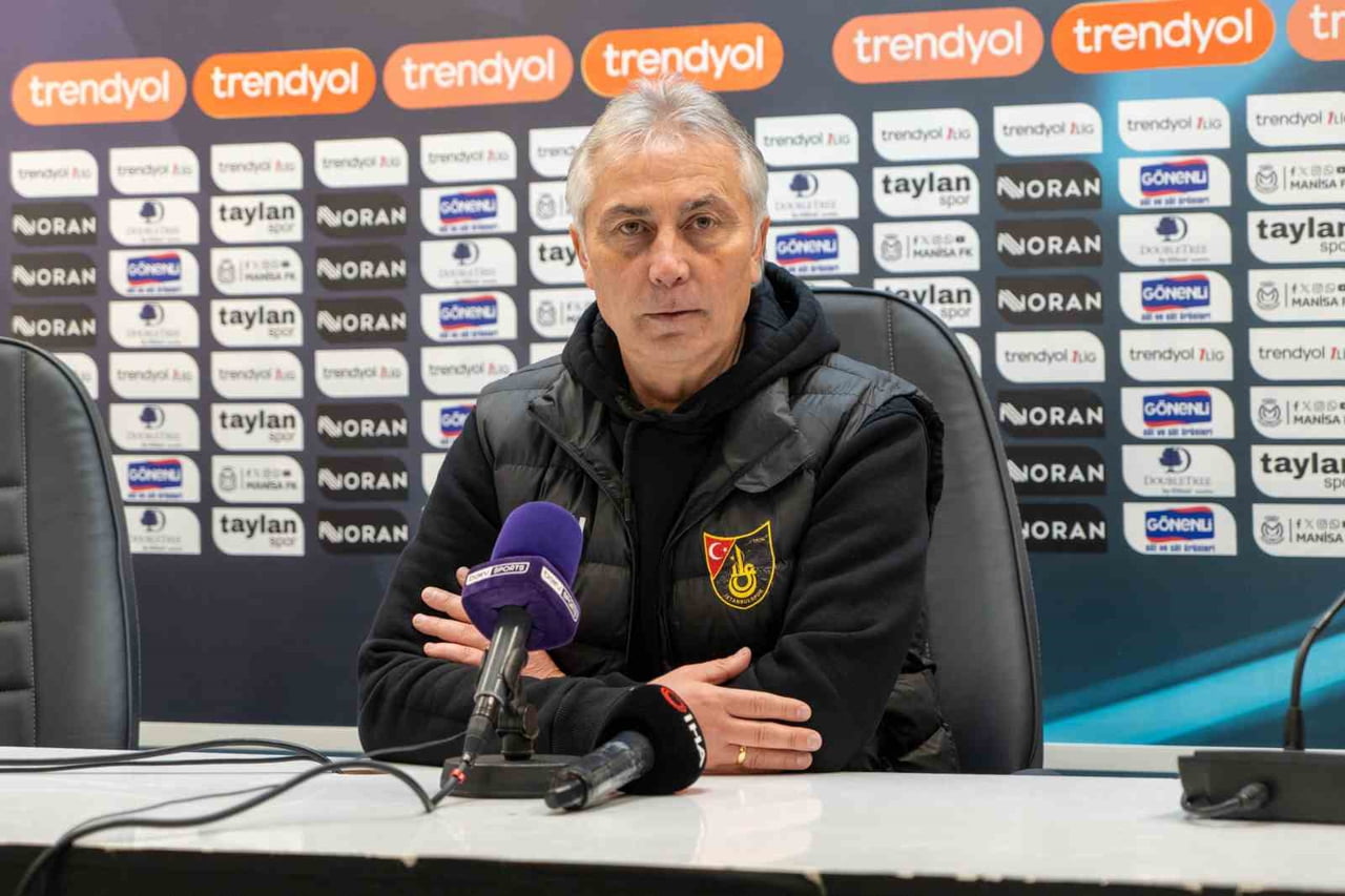 İSTANBULSPOR TEKNİK DİREKTÖRÜ İLYAS ÖZTÜRK İSE, "İLK YARI TABİİ TOPA SAHİP OLDUK. ASLINDA AMA ÇOK...