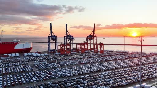 İthal otomobiller Haydarpaşa Limanı’nı doldurdu