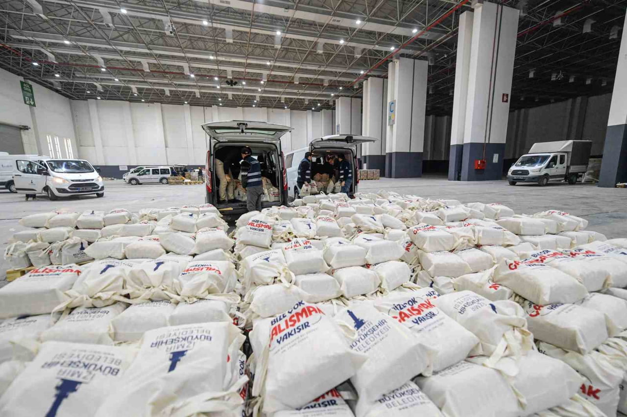 İZMİR BÜYÜKŞEHİR BELEDİYESİ, RAMAZAN AYI ÖNCESİNDE İLK KEZ HAYATA GEÇİRDİĞİ UYGULAMAYLA İHTİYAÇ...