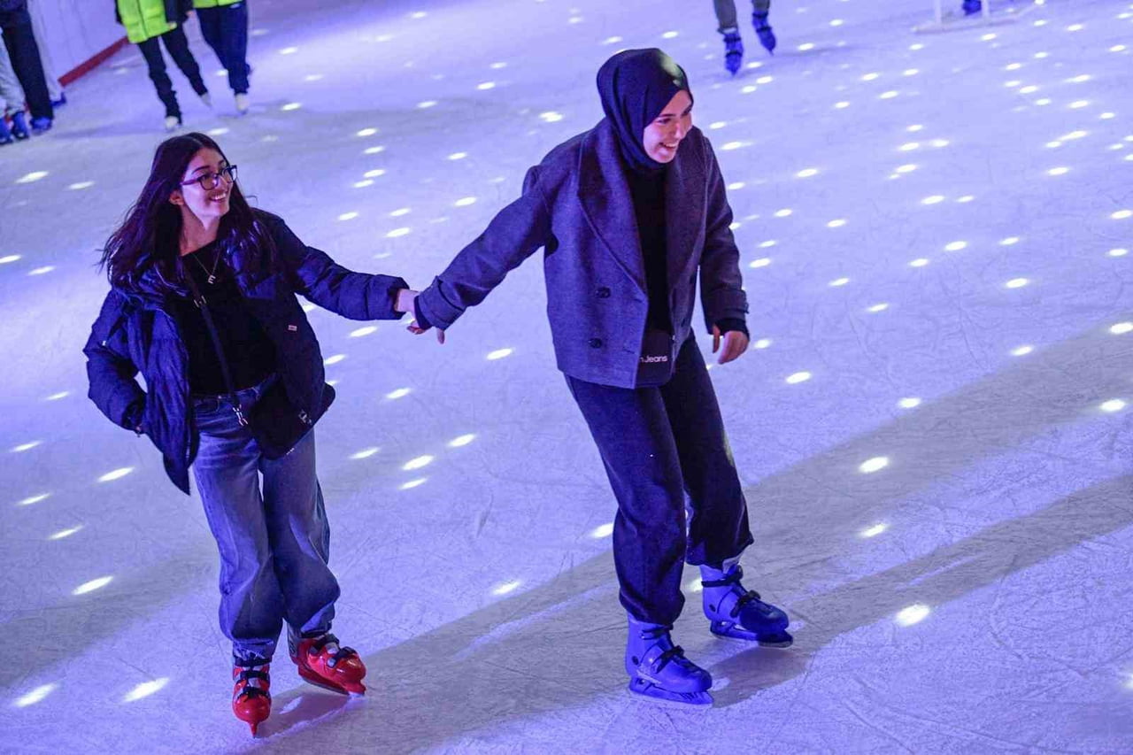 İZMİR BÜYÜKŞEHİR BELEDİYESİNİN YENİ YIL FESTİVALİ KAPSAMINDA KÜLTÜRPARK VE BOSTANLI SAHİLİNDE...