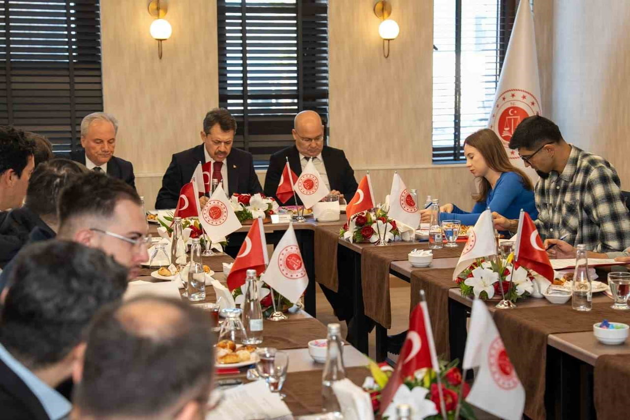 İZMİR CUMHURİYET BAŞSAVCILIĞI, 2025 YILINA AİT ADLİ İSTATİSTİKLERİ VE YÜRÜTÜLEN SORUŞTURMALARA...