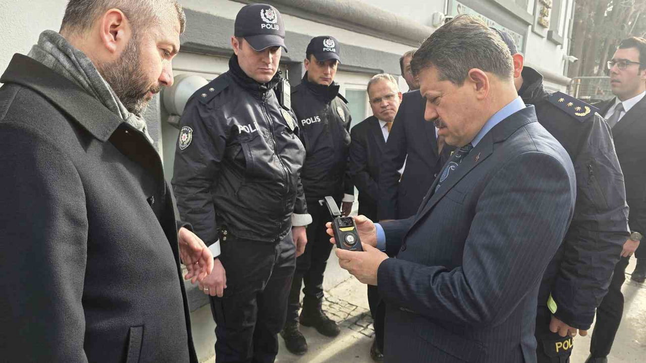 İZMİR CUMHURİYET BAŞSAVCISI ALİ YELDAN, KENT GENELİNDE GÖREV YAPAN EMNİYET BİRİMLERİNİ ZİYARET...