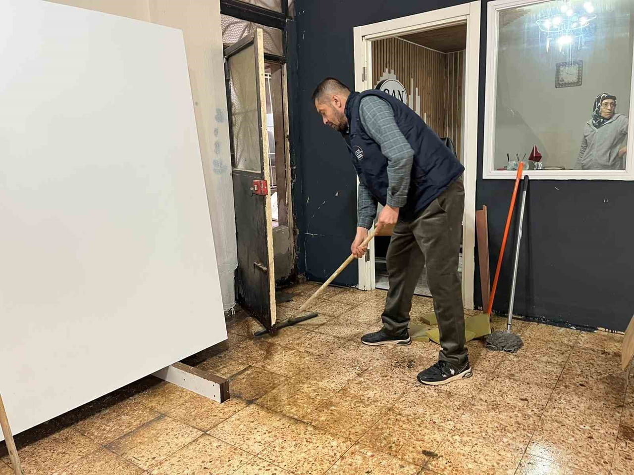 İZMİR’DE ETKİSİNİ ARTIRAN SAĞANAK VE FIRTINA, BUCA, KONAK, KARABAĞLAR VE BORNOVA BAŞTA OLMAK ÜZERE...