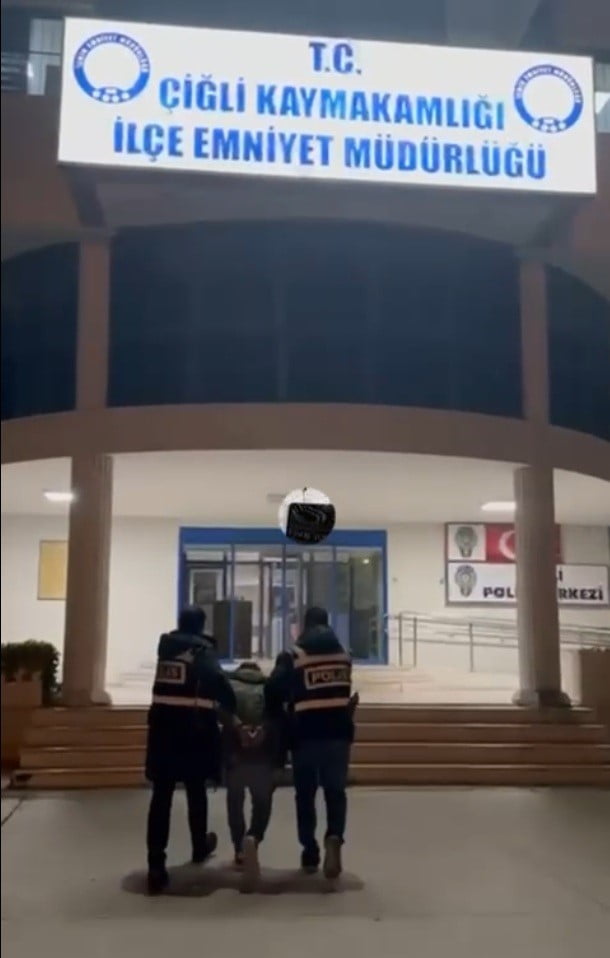 İZMİR’DE UYUŞTURUCU OPERASYONU: 17 BİN 280 SENTETİK ECZA HAPI ELE GEÇİRİLDİ