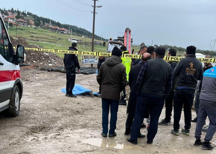 İZMİR’İN ALİAĞA İLÇESİNDE BİR İNŞAAT ŞANTİYESİNDE İŞ MAKİNESİNİN ÇARPTIĞI KİŞİ HAYATINI...