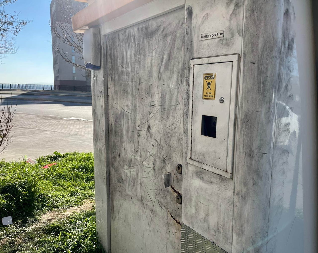 İZMİR’İN KARABAĞLAR İLÇESİNDE, PARA NAKİL ARACINA YÖNELİK GERÇEKLEŞTİRİLEN SİLAHLI SOYGUN OLAYIYLA...