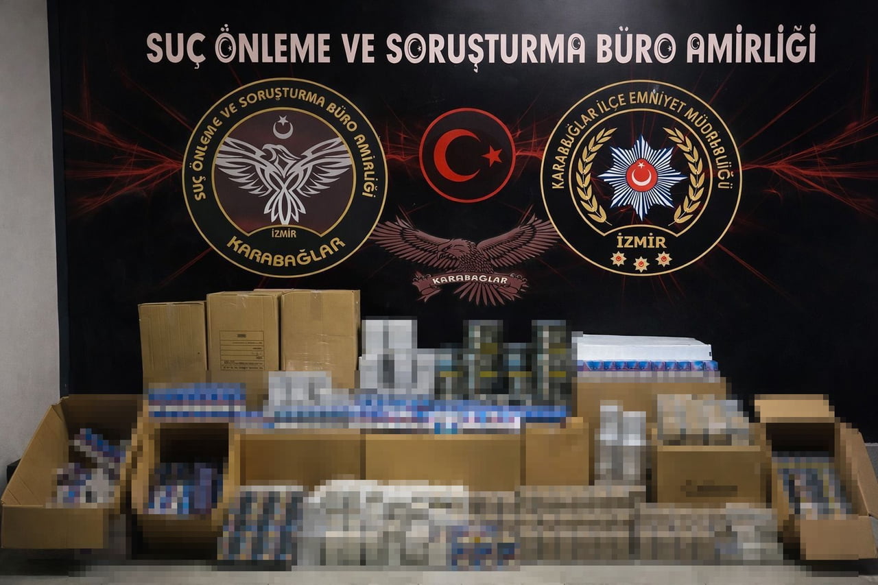 İZMİR’İN KARABAĞLAR İLÇESİNDE POLİS EKİPLERİ TARAFINDAN BİR DEPOYA DÜZENLENEN OPERASYONDA...