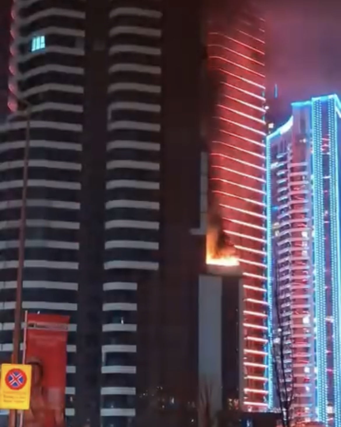 İZMİR’İN KONAK İLÇESİNDE LÜKS BİR YAPIDA ÇIKAN YANGIN KORKU DOLU ANLAR YAŞATTI. İTFAİYE...