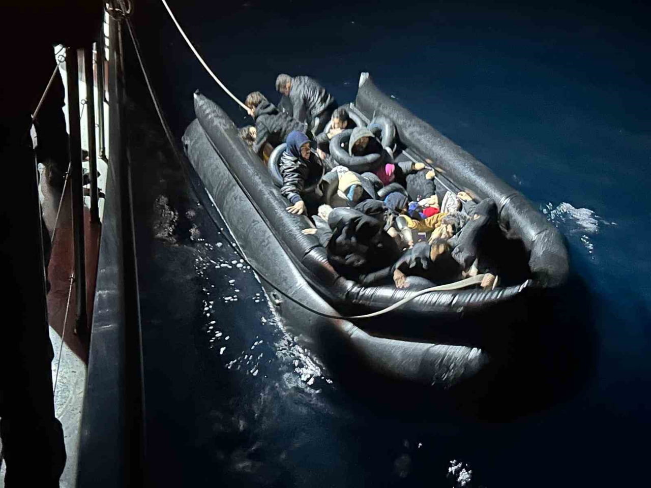 İZMİR’İN SEFERİHİSAR VE ÇEŞME İLÇELERİNDE SAHİL GÜVENLİK KOMUTANLIĞI EKİPLERİNCE GERÇEKLEŞTİRİLEN...