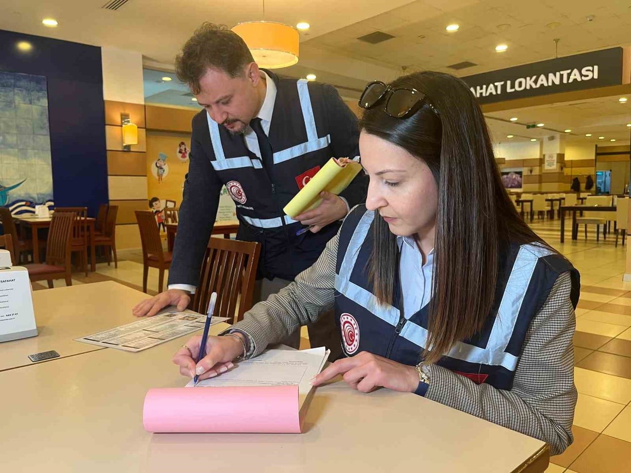 İZMİR TİCARET İL MÜDÜRLÜĞÜ EKİPLERİ, DENETİMLERİNİ ARALIKSIZ SÜRDÜRÜYOR.