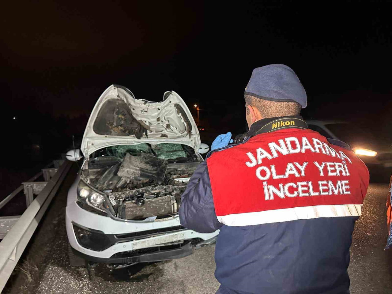 JANDARMA OLAY YERİ İNCELEME EKİPLERİN ÇALIŞMASI  VE KAZAYA KARIŞAN 64 FL 808 PLAKALI CİP.