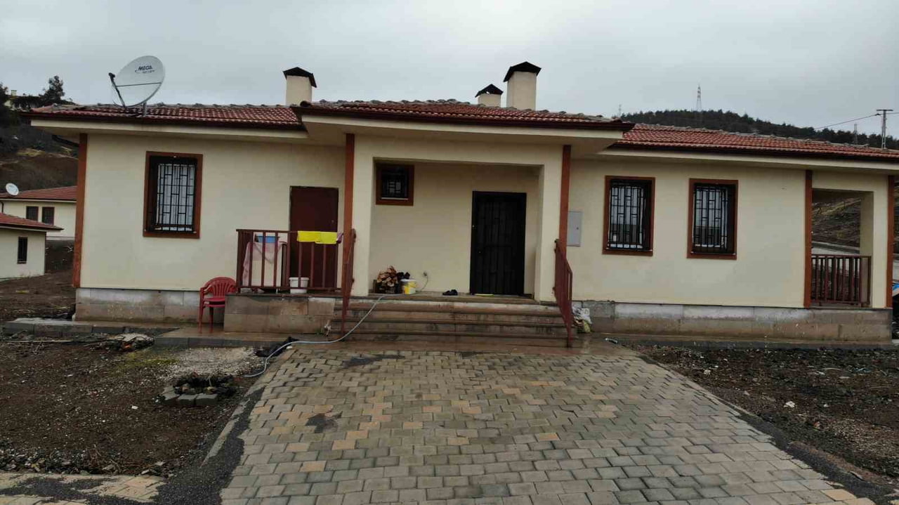 KAHRAMANMARAŞ'IN DULKADİROĞLU İLÇESİNE BAĞLI TEVEKKELİ MAHALLESİ’NDEKİ DEPREMZEDELER, YAPILAN...