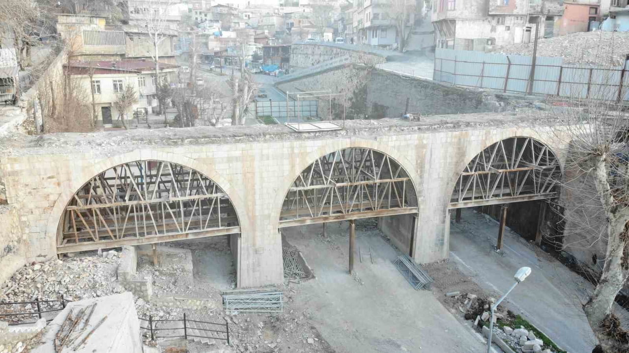 KAHRAMANMARAŞ'TA 6 ŞUBAT DEPREMLERİNDE HASAR GÖREN VE KAHRAMANMARAŞ’IN TARİHİ DOKUSUNA TANIKLIK...