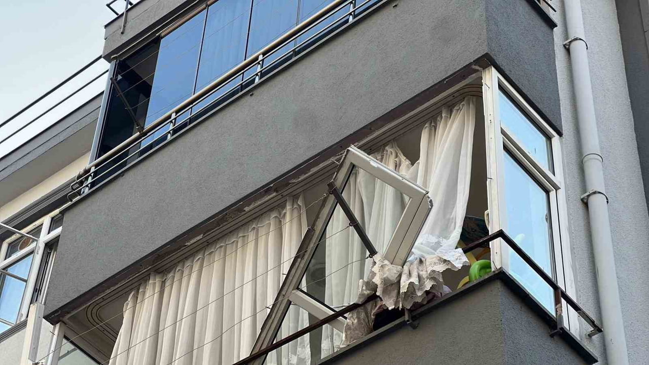 KAHRAMANMARAŞ'TA BİR EVİN MUTFAĞINDA MEYDANA GELEN PATLAMADA 1 KİŞİ YARALANDI.