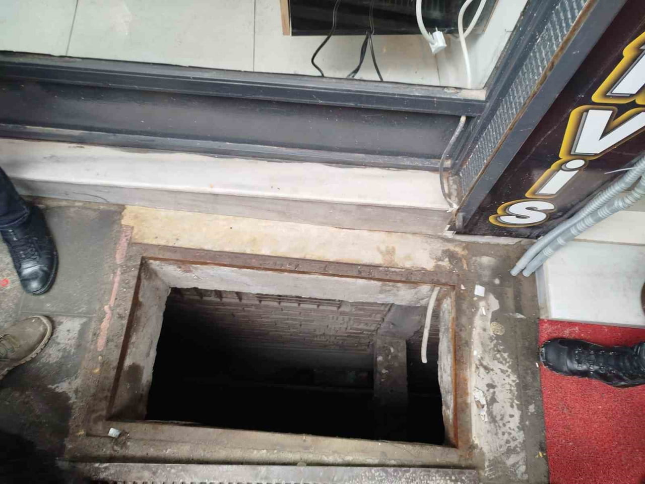 KAHRAMANMARAŞ'TA MEYDANA GELEN OLAYDA MAZGALIN AÇILMASI SONUCU HAVALANDIRMAYA DÜŞEN ÇOCUK...