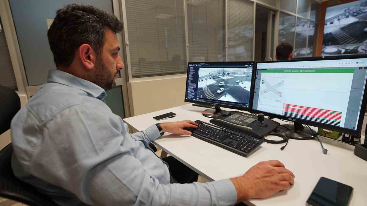 KAHRAMANMARAŞ BÜYÜKŞEHİR BELEDİYESİ TRAFİK YÖNETİM MERKEZİ, 11 İLÇEDE BULUNAN 264 KAMERAYLA YOL...