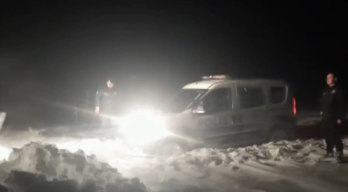 KAHRAMANMARAŞ’TA ETKİLİ OLAN KAR YAĞIŞI VE TİPİ NEDENİYLE GÖREVDEN DÖNEN POLİS EKİPLERİ YOLDA...