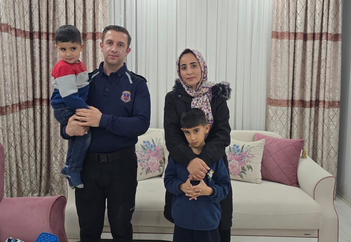 KAHRAMANMARAŞ’TA MEYDANA GELEN TRAFİK KAZASINDA, 4 VE 7 YAŞLARINDAKİ İKİ ÇOCUĞUYLA YOLDA MAHSUR...