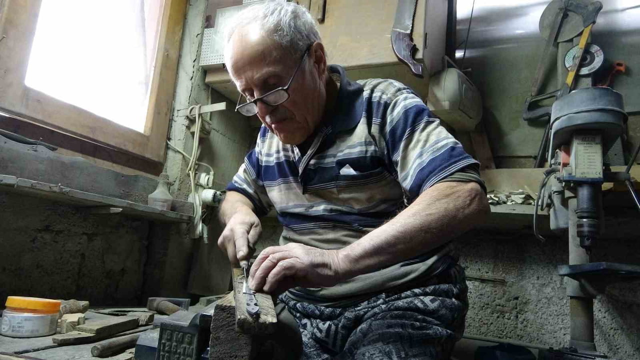 KAMA YAPIMINA 72 YIL ÖNCE BAŞLAYAN 78 YAŞINDAKİ CENGİZHAN ALPASLAN, YOK OLMAYA YÜZ TUTAN MESLEĞİN...