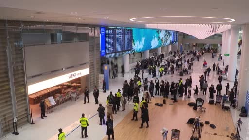 Kamboçya’da çevrim içi dolandırıcılık yaptıkları gerekçesiyle gözaltına alınan 73 Güney Kore...