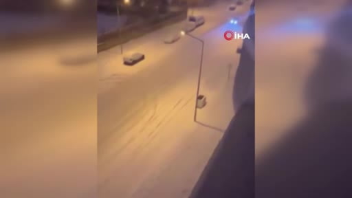 Kar üstünde tehlikeli hareket kamerada: Kayıp drift attı