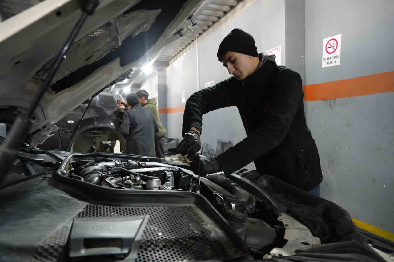 KAR YAĞIŞI SONRASI KIŞLIK ARAÇ BAKIM YOĞUNLUĞU ARTTI