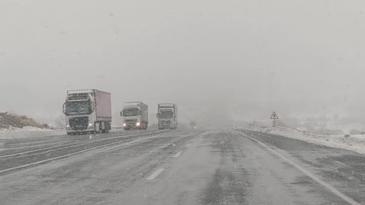 Kar yağışı Van-Bitlis yolunda etkili oluyor