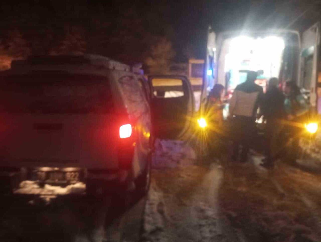 KARABÜK'ÜN YENİCE İLÇESİNDE YOĞUN KAR YAĞIŞI NEDENİYLE KAPANAN YOLLARI AŞAN İL SAĞLIK MÜDÜRLÜĞÜ...