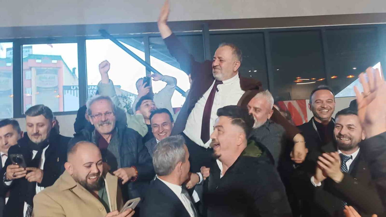 KARABÜK BERBERLER VE KUAFÖRLER ODASI OLAĞAN GENEL KURULU’NDA MEVCUT BAŞKAN EROL IŞIK, YENİDEN...