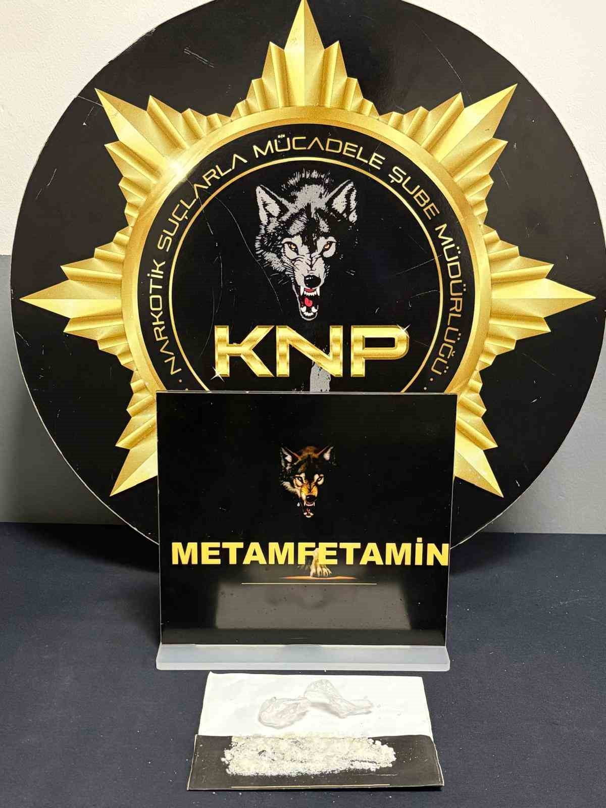 KARABÜK’TE NARKOTİK EKİPLERİNCE DÜZENLENEN 3 AYRI OPERASYONDA 8 ŞÜPHELİ HAKKINDA İŞLEM YAPILIRKEN...