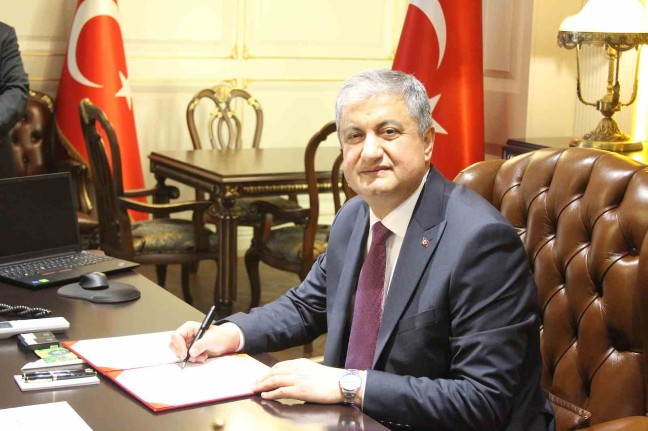 KARABÜK’TEN ADANA’YA ATANAN VALİ MUSTAFA YAVUZ, GÖREVİNE BAŞLADI. VALİ YAVUZ, "HUKUKUN ÇİZDİĞİ...