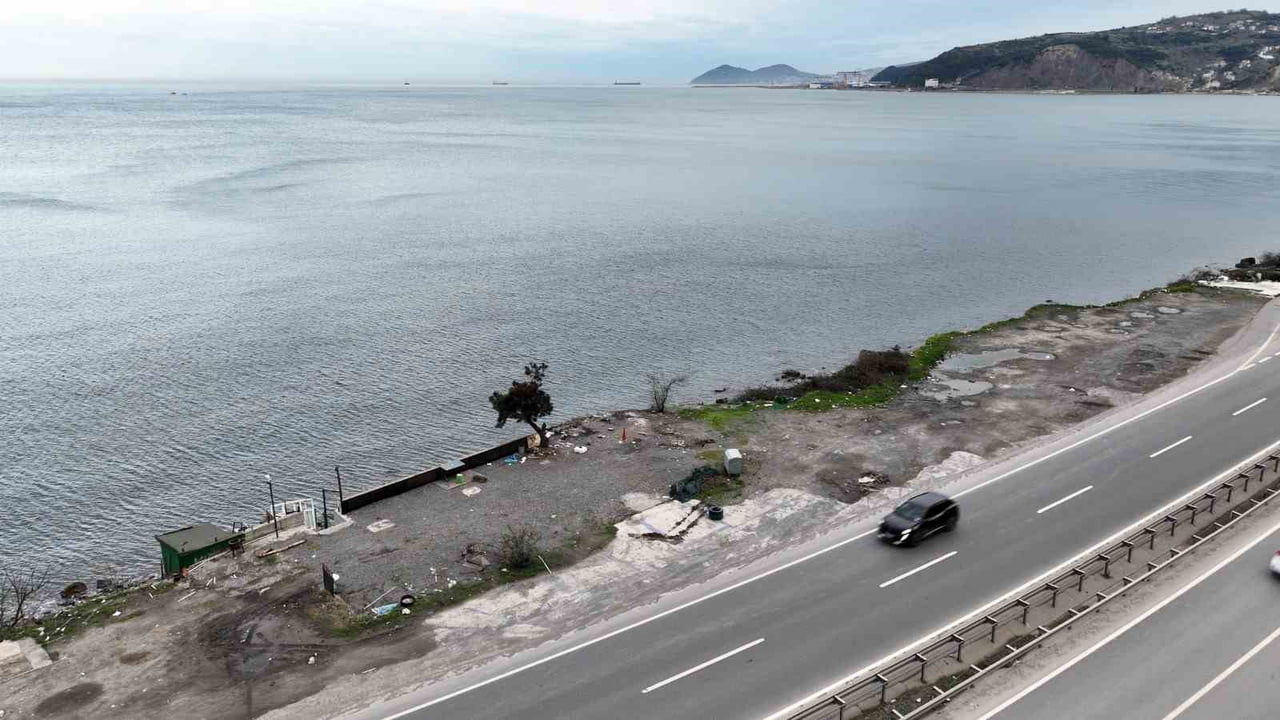 KARADENİZ EREĞLİ İLÇESİNDEKİ PLAJLAR BÖLGESİNDE İZİNSİZ VE KANUNA AYKIRI KAÇAK YAPI İLE İŞGALLERİ...