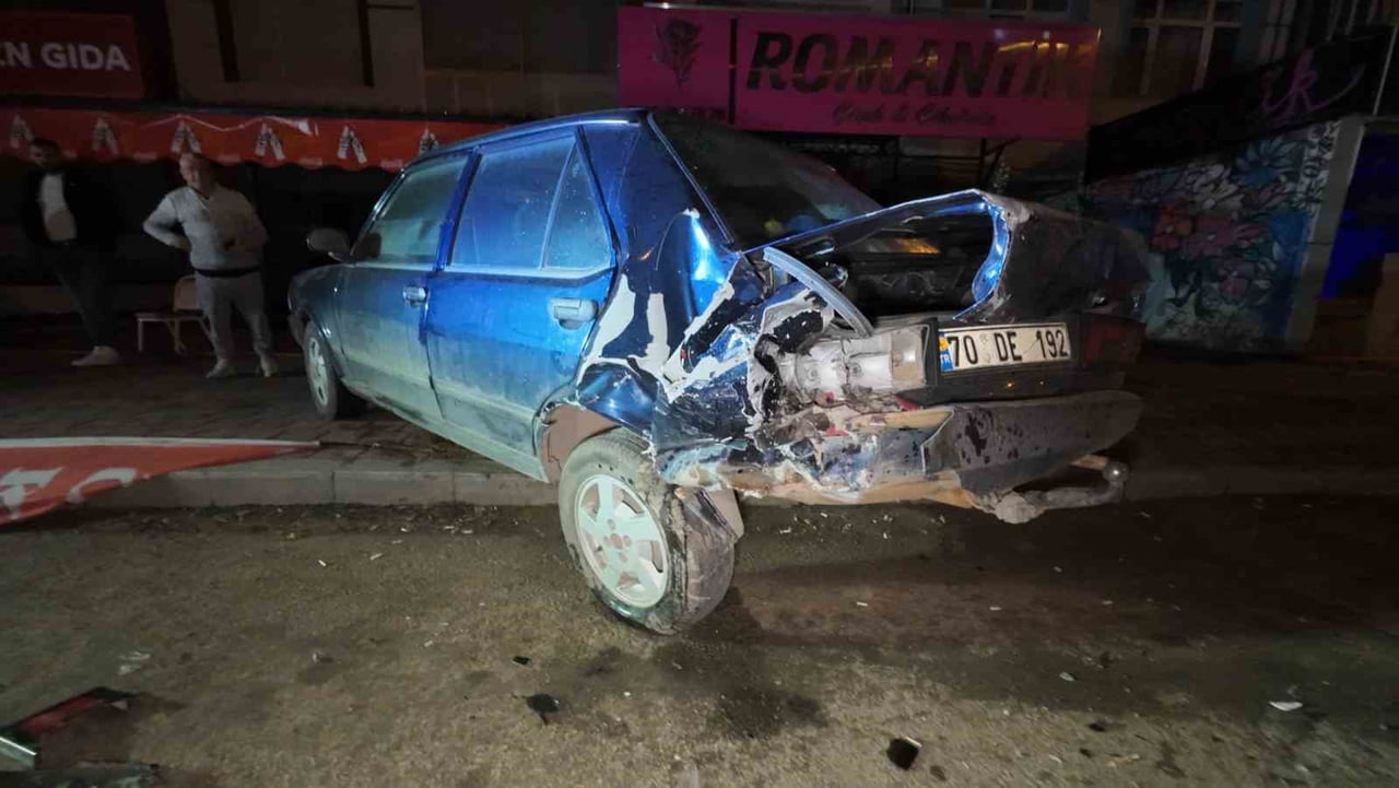 KARAMAN’DA KONTROLDEN ÇIKAN OTOMOBİLİN PARK HALİNDEKİ BAŞKA BİR OTOMOBİLE ARKADAN ÇARPMASI SONUCU...